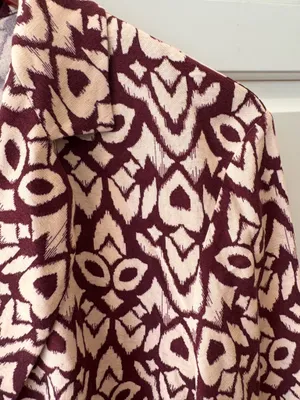 Zara Burgundy Cream Faux Wrap Blouse Print Vneck S thumbnail 4