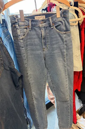 Abercrombie Jeans Super Skinny Ankle High-Rise thumbnail 1