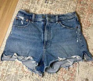 Abercrombie & Fitch The Mom Short High Rise thumbnail 1