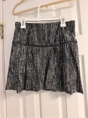 Lululemon Lost In Pace Skirt (Tall) (15") Air Time White Black Size: 4 thumbnail 2