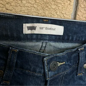 Levi's 515 Bootcut Jeans Women's Dark Wash Denim Stretch Size 10L (30x34) thumbnail 2
