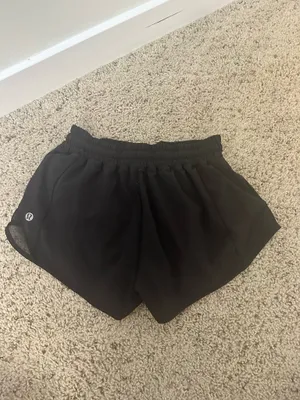 Lululemon Hotty Hot Shorts 2.5" Low-Rise Black thumbnail 2
