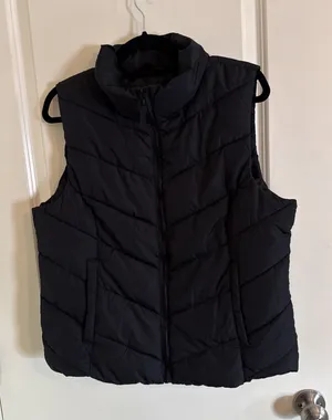 Cole‎ Haan Women's Black Chevron Quilted Puffer Vest Sz Large thumbnail 1