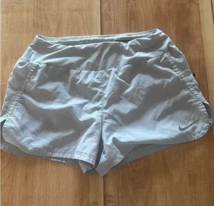 Nike Dri-FIT Women Running Shorts Light Gray Small Built-in Liner Back Pocket‎ thumbnail 1
