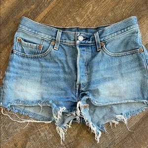 Levi’s 501 Denim Jean Shorts Cut Off Button Fly Size 27 Distressed thumbnail 1