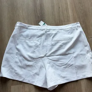 Edikted White High-Waist‎ Tailored Shorts thumbnail 6
