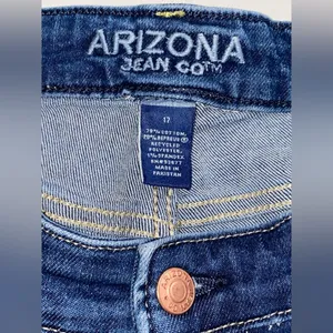 Arizona Jean Co. Women's Shorts Size 17 thumbnail 2