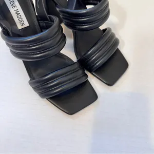 Steve Madden Black Faux Leather Square Toe Heels Women’s 6.5 Sandals Chunky Fall thumbnail 9