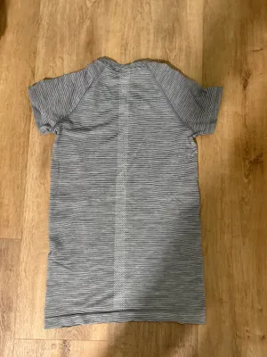 Lululemon Swiftly Short Sleeve Shirt Size 6 thumbnail 2