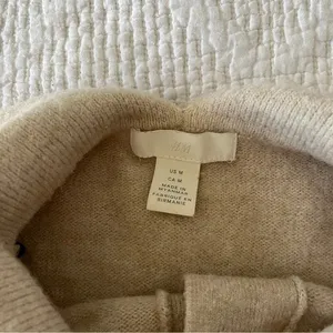 H&M Sweater Short Sleeve Collar Embellished Buttons Beige Size Medium VGUC thumbnail 3
