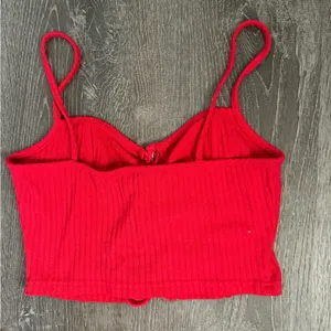 Red lace up crop top Size M thumbnail 2