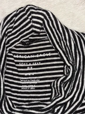 American Eagle Outfitters Ribbed Lightweight Turtle Neck Shirt thumbnail 2