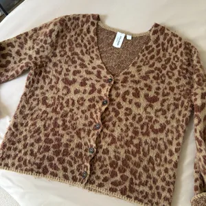 ASOS Collusion Fluffy Leopard Print V-neck Cardigan - S thumbnail 3