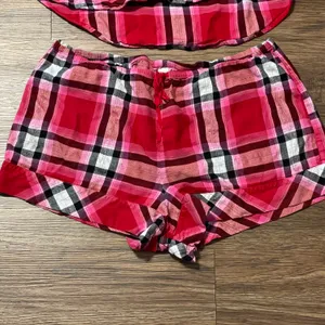 Victoria’s Secret Plaid Short Sleeve Shorts Pajama Set Red Pink White Black XL thumbnail 4