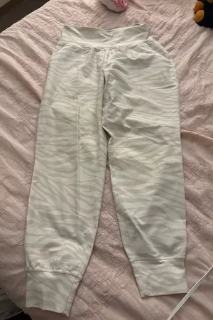 Old Navy Joggers thumbnail 1
