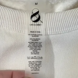 Lou & Grey Signature Soft Ski Resort Sweatshirt Cream Graphic Apres Ski NWOT Med thumbnail 4