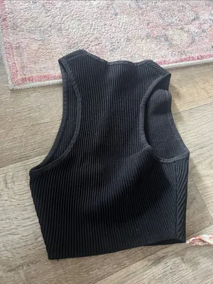Babaton Black Ribbed High-Neck Crop Tank thumbnail 7