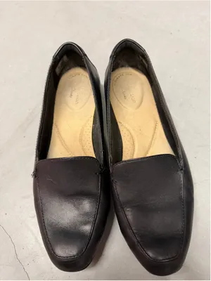 Clarks Black Leather Loafers Size 7 thumbnail 2