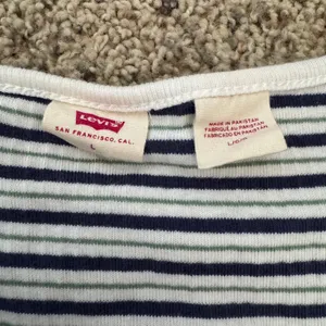 Levi’s short sleeve button down Ribbed Tee Shirt thumbnail 4