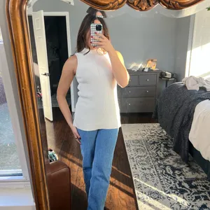 Banana Republic Elegant White Sleeveless Knit Top thumbnail 2