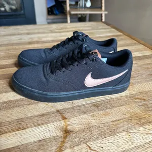 Nike SB Sneakers black with rose gold accents women’s size 7 thumbnail 3