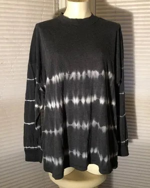 🆕Pink Victoria’s Secret TyedyeLong Sleeves thumbnail 1