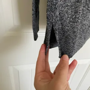 NWOT | Old Navy women’s gray‎ knit long sleeve top — small thumbnail 3