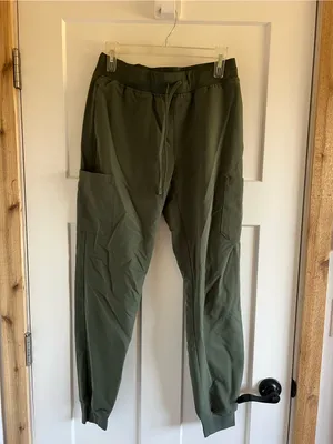 Mandala Women's Olive Green V-Neck Scrub Top & Jogger Pants thumbnail 5