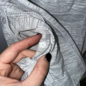 Lululemon Define Jacket‎ Size 6 White Gray Space Dye Athletic Full Zip thumbnail 7