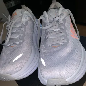 One Bondi 8 Max Cushioned Road Women’s Running Shoe Size 9 thumbnail 9