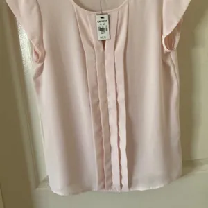 EXPRESS Blouse Work Top Pale Pink Size XS Notch Pleat Business Formal Shirt NWT thumbnail 4