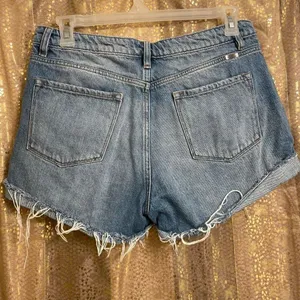 KanCan Jovana Ultra High Rise Shorts Light Wash 13/30 EUC‎ thumbnail 2