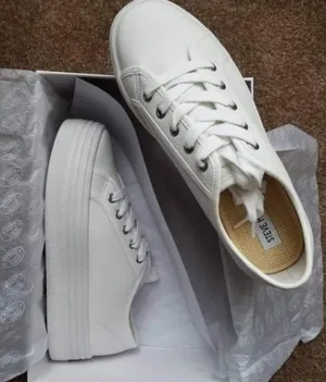 Steve Madden Platform thumbnail 1