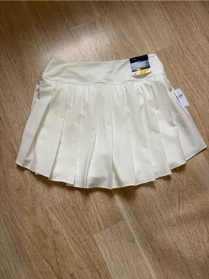 Old Navy Women’s White High-Waisted StretchTech Pleated Skort Size Medium thumbnail 2