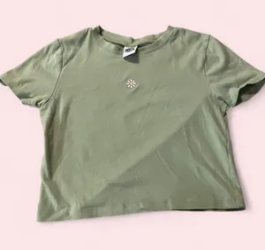 Cotton On Smiley collab green cropped tee with smiley daisy flower thumbnail 1