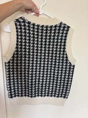V-Neck Sweater Vest in Black & Cream thumbnail 2