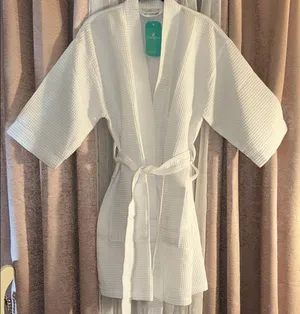 NWT Turquas Size L White Waffle Knit Robe thumbnail 1