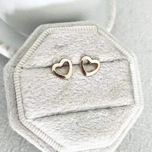 Outline heart stud earrings Gold thumbnail 2