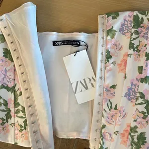 NWT Zara Floral Corset Top thumbnail 6