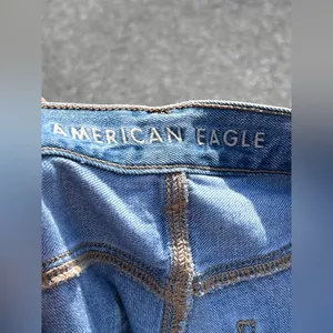 American Eagle 🦅 Distressed MOM Jeans thumbnail 8