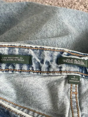 Wild Fable Low Rise Barrel Jeans Women’s Size 4 Rigid Zip Ankle Detail thumbnail 9