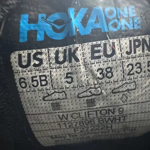Hoka One One Clifton 9 Women's Running Shoes Black White Size 6.5B thumbnail 4