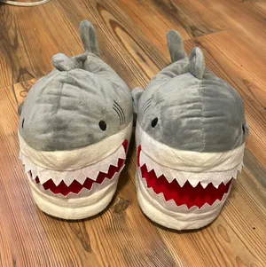 Shark Slippers Size 8 thumbnail 2