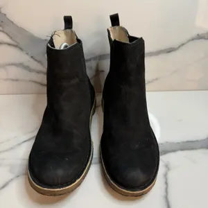 Clarks Wmns Black Leather Desert Peak Chelsea Boots Sz 7.5 Classic Closet Staple thumbnail 2