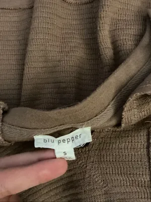 Blu Pepper Relaxed V-Neck Pocket Long Sleeve Top Size Small thumbnail 3