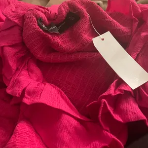 NWT New york & company Pink Strapless Tie-Waist Ruffle Romper thumbnail 4