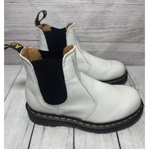Dr Martens 2976 White Leather Chelsea Boot Women Yellow Stitch 26228100 SZ 6 thumbnail 3