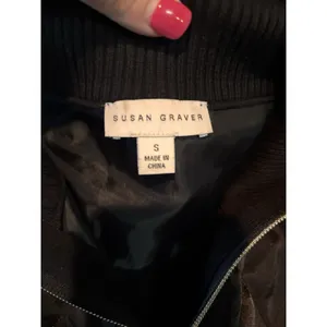 Susan Graver Black Quilted Zip Vest Size Small‎ Gold Zip Sleeveless Jacket thumbnail 4