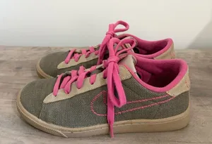*** RARE *** Women’s Nike Court Low Sneakers Size 6 Pink Style # 310006-261 thumbnail 1