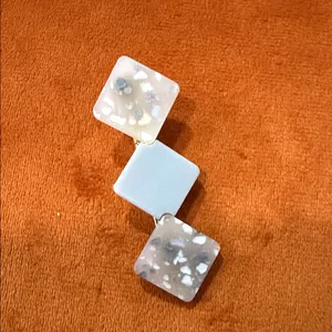 Set of Stylish Hair Clips in Neutral Tones thumbnail 5